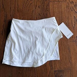lululemon NWT White Asymmetrical Layered HR Tennis Skirt SZ 6